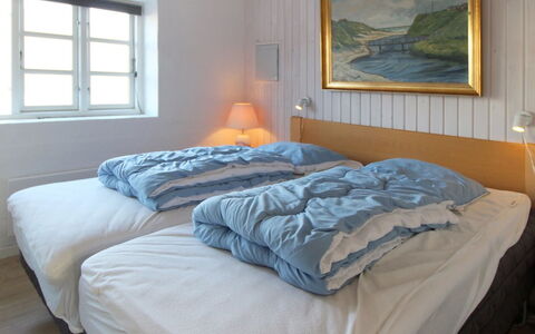 Norman - 150M from the Sea: Camera Da Letto, Letto, Bedding, Lenzuolo, Telaio Del Letto, Biancheria, Mobilia, Cuscino, Lancia Cuscino, Materasso