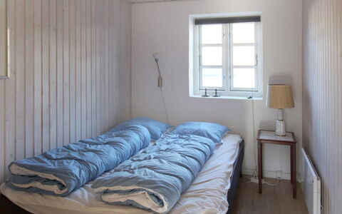 Norman - 150M from the Sea: Letto, Camera Da Letto, Lenzuolo, Legna, Bedding, Pavimento, Biancheria, Mobilia, Telaio Del Letto, Pavimentazione