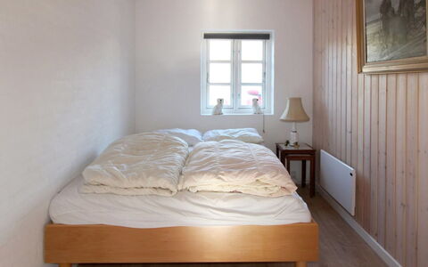 Norman - 150M from the Sea: Letto, Camera Da Letto, Bedding, Lenzuolo, Parete, Pavimento, Pavimentazione, Legna, Interior Design, Telaio Del Letto