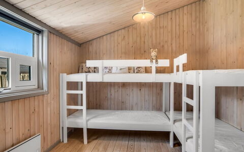 Lazorka - 450M from the Sea: Legna, Camera Da Letto, Pavimento, Color Legno, Porta, Latifoglie, Plank, Soffitto, Letto A Castello, Letto