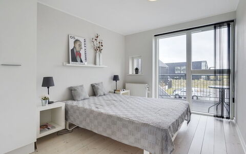 Katharine - 600M from the Sea: Interior Design, Mobilia, Pavimentazione, Pavimento, Legna, Soffitto, Camera Da Letto, Letto, Camera, Appartamento