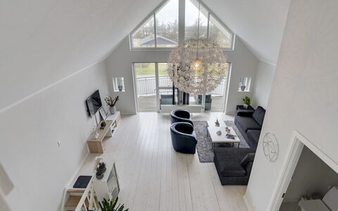 Katharine - 600M from the Sea: Legna, Interior Design, Soffitto, Casa, Illuminazione, Soggiorno, Mobilia, Lampada, Appartamento, Camera