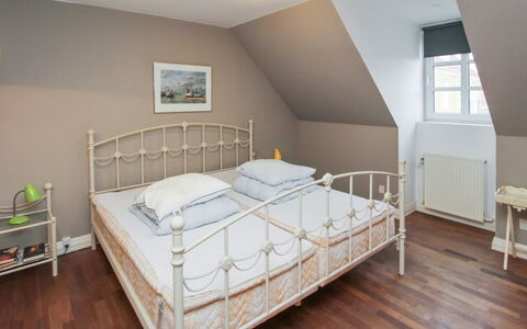 Swarthovde - 300M from the Sea: Mobilia, Interior Design, Letto, Camera Da Letto, Pavimento, Pavimentazione, Parete, Legna, Bedding, Camera