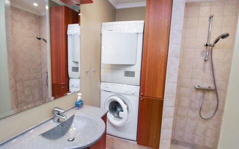 Swarthovde - 300M from the Sea: Lavatrice, Pavimentazione, Idraulico Fixture, Pavimento, Interior Design, Mobiletto Del Bagno, Lavandino Del Bagno, Lavello, Bagno, Idraulico
