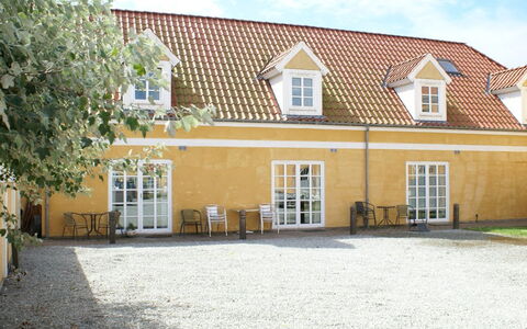 Swarthovde - 300M from the Sea: Estate, Driveway, Agriturismo, Villa