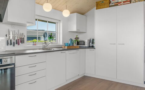 Anya - 650M from the Sea: Cucina, Controsoffitto, Pavimentazione, Interior Design, Legna, Cabinetry, Soffitto, Elettrodomestico Da Cucina, Apparecchio Major, Pavimento