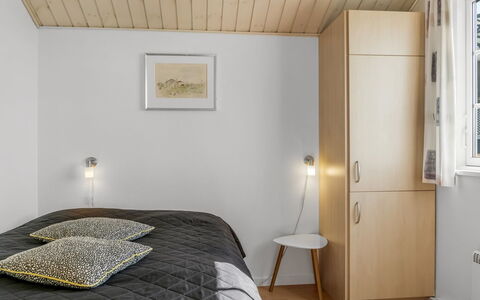 Anya - 650M from the Sea: Interior Design, Mobilia, Parete, Legna, Pavimentazione, Soffitto, Pavimento, Camera Da Letto, Letto, Camera