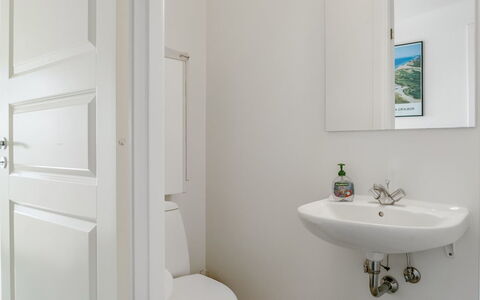 Anya - 650M from the Sea: Parete, Pavimentazione, Idraulico Fixture, Pavimento, Interior Design, Lavandino Del Bagno, Bagno, Lavello, Gabinetto, Rubinetto