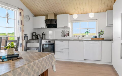 Anya - 650M from the Sea: Pavimentazione, Interior Design, Legna, Cucina, Pavimento, Soffitto, Mobilia, Controsoffitto, Casa, Pavimento In Legno