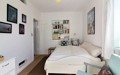 Arnke - 125M from the Sea: Zona Residenziale, Tetto, Sobborgo, Driveway, Estate, Camino