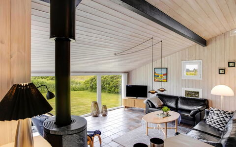 Tinja - 700M from the Sea: Interior Design, Soffitto, Pavimentazione, Soggiorno, Pavimento, Mobilia, Casa, Divano, Camera