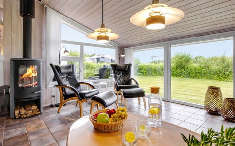 Tinja - 700M from the Sea: Interior Design, Soffitto, Mobilia, Pavimentazione, Lampada, Illuminazione, Pavimento, Sedia, Soggiorno, Camera