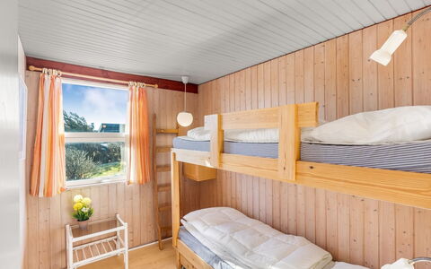 Violeta - 250M from the Sea: Letto A Castello, Legna, Interior Design, Letto, Camera Da Letto, Soffitto, Pavimentazione, Pavimento, Mobilia, Camera