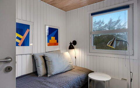 Pertti - 400M from the Sea: Legna, Pavimentazione, Interior Design, Pavimento, Soffitto, Camera Da Letto, Camera, Color Legno, Letto, Latifoglie