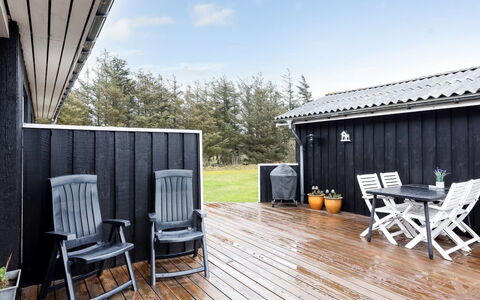 Pertti - 400M from the Sea: Legna, Materiale Composito, Raccordo, Porta, Deck, Latifoglie, Plank, Mobili Da Esterno, Portico, Color Legno