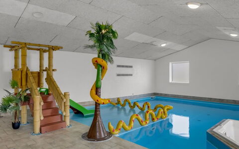 Berenika - 500M from the Sea: Pavimentazione, Pavimento, Soffitto, Piscina, Scivolo, Ricorrere, Centro Ricreativo, Pianta Della Casa