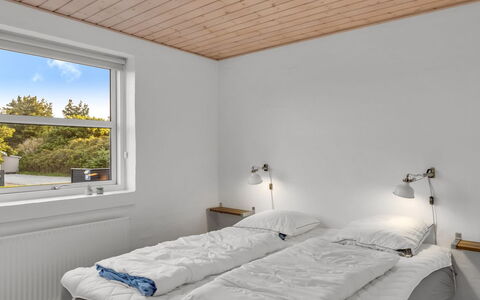 Berenika - 500M from the Sea: Parete, Soffitto, Legna, Interior Design, Camera Da Letto, Letto, Pavimentazione, Pavimento, Bedding, Illuminazione
