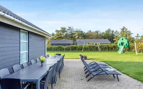Berenika - 500M from the Sea: Blu, Casa, Shade, Mobili Da Esterno, Estate, Giardino, Prato, Landscaping, Villetta, Cortile