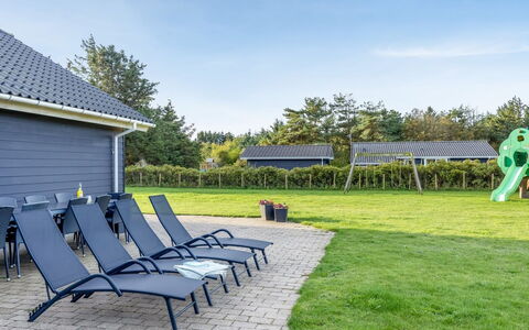 Berenika - 500M from the Sea: Blu, Shade, Giardino, Prato, Mobili Da Esterno, Landscaping, Estate, Cortile, Backyard, Erba Sintetica