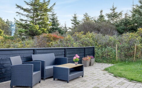 Berenika - 500M from the Sea: Arbusto, Mobili Da Esterno, Giardino, Mobilia, Shade, Landscaping, Latifoglie, Cortile, Backyard, Plank