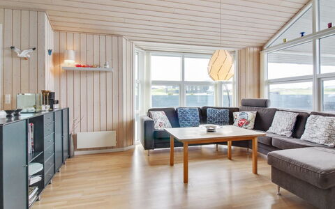 Anett - 400M from the Sea: Mobilia, Interior Design, Legna, Pavimentazione, Soffitto, Soggiorno, Divano, Pavimento, Camera, Casa