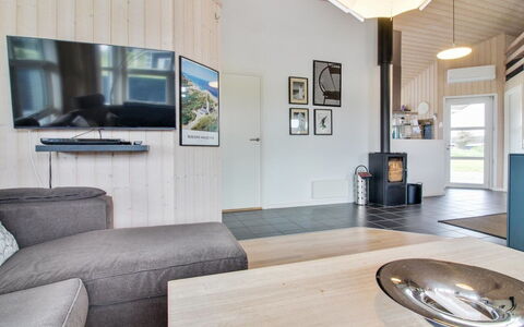 Anett - 400M from the Sea: Interior Design, Pavimentazione, Legna, Pavimento, Soffitto, Mobilia, Soggiorno, Lampada, Camera, Divano