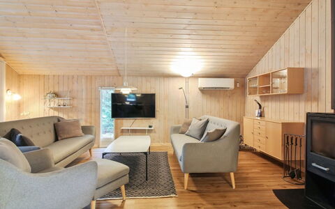 Elsemaria - 1.3Km from the Sea: Tetto, Casa, Zona Residenziale, Casa, Estate, Villetta, Design