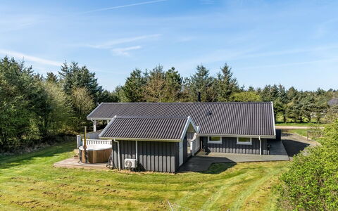 Elsemaria - 1.3Km from the Sea: Tetto, Casa, Zona Residenziale, Casa, Estate, Villetta, Design