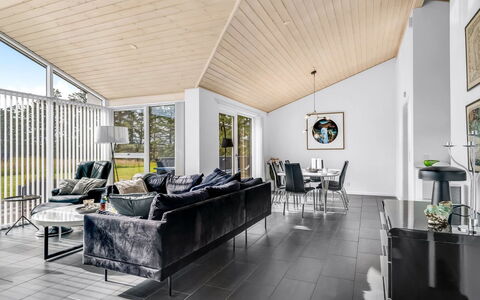 Meino - 1.4Km from the Sea: Interior Design, Soffitto, Divano, Casa, Mobilia, Soggiorno, Pavimentazione, Pavimento, Tavolino Da Caffè