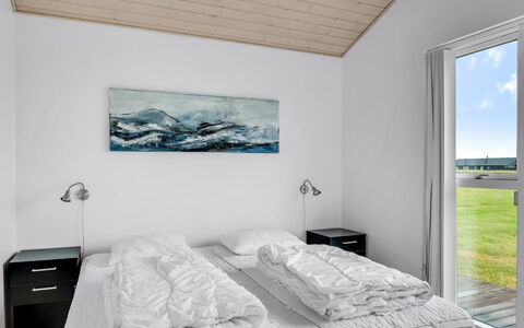 Meino - 1.4Km from the Sea: Casa, Camera Da Letto, Letto, Illuminazione Diurna, Bedding, Telaio Del Letto, Lenzuolo, Congelamento, Hotel, Calotta Di Ghiaccio