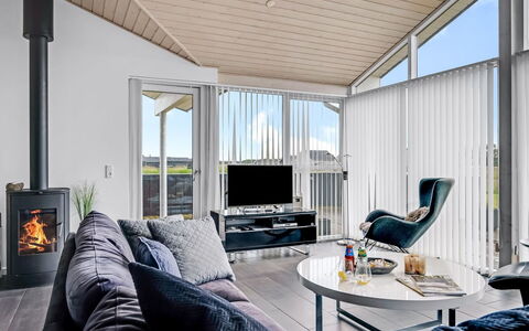 Meino - 1.4Km from the Sea: Interior Design, Soffitto, Divano, Soggiorno, Mobilia, Pavimento, Pavimentazione, Casa, Camera