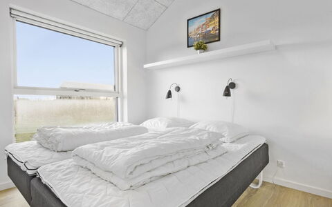 Kirsi - 1.6Km from the Sea: Camera Da Letto, Letto, Bedding, Lenzuolo, Soffitto, Pavimento, Interior Design, Telaio Del Letto, Biancheria, Camera