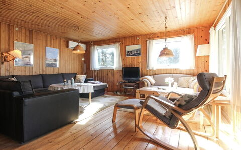 Lis - 300M from the Sea: Mobilia, Interior Design, Legna, Soffitto, Pavimentazione, Casa, Pavimento, Casa, Divano, Soggiorno