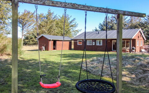 Lis - 300M from the Sea: Swing, Lotto, Attrezzatura Giochi All'Aperto, Plain, Prato, Giardino, Shade, Backyard, Cortile, Parco