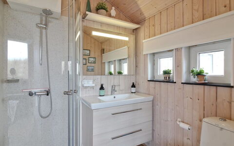 Har - 400M from the Sea: Mobilia, Interior Design, Sedia, Pavimentazione, Tavolo, Ricorrere, Pavimento, Soffitto, Camera, Eco Hotel