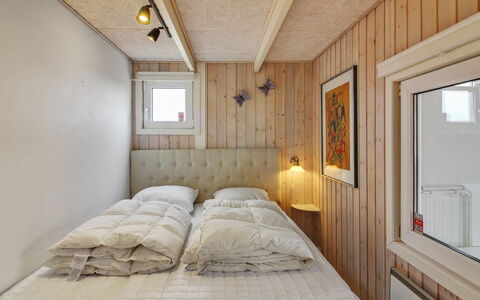 Har - 400M from the Sea: Mobilia, Interior Design, Sedia, Pavimentazione, Tavolo, Ricorrere, Pavimento, Soffitto, Camera, Eco Hotel