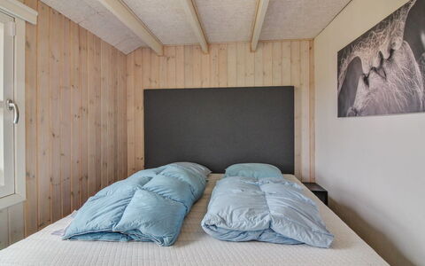 Har - 400M from the Sea: Mobilia, Interior Design, Sedia, Pavimentazione, Tavolo, Ricorrere, Pavimento, Soffitto, Camera, Eco Hotel