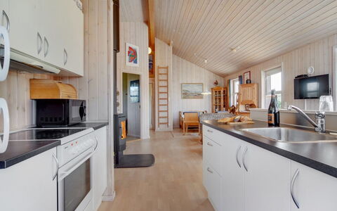 Karlsson - 500M from the Sea: Legna, Casa, Casa, Villetta, Soffitto, Latifoglie, Cucina, Color Legno, Pavimento In Legno, Plank