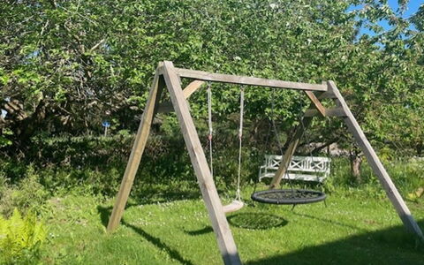 Nara - 500M from the Sea: Attrezzatura Giochi All'Aperto, Swing, Giardino, Prato, Terreno Di Gioco, Shade, Parco, Backyard