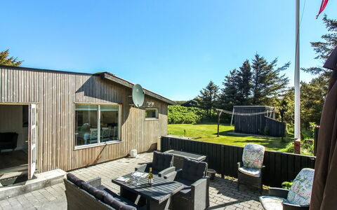 Daren - 600M from the Sea: Tetto, Casa, Zona Residenziale, Casa, Estate, Villetta, Design