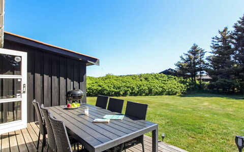 Daren - 600M from the Sea: Tetto, Casa, Zona Residenziale, Casa, Estate, Villetta, Design