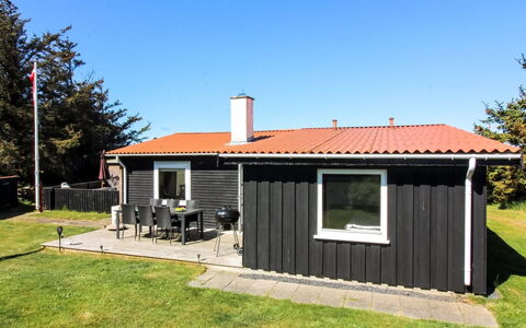 Daren - 600M from the Sea: Tetto, Casa, Zona Residenziale, Casa, Estate, Villetta, Design