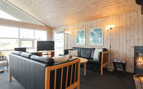 Kaija - 300M from the Sea: Legna, Soffitto, Casa, Mobilia, Interior Design, Villetta, Soggiorno, Latifoglie, Divano