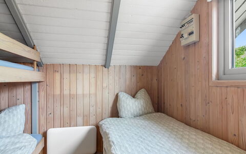 Andrina - 200M from the Sea: Parete, Legna, Pavimento, Camera Da Letto, Pavimentazione, Letto, Soffitto, Interior Design, Mobilia, Color Legno