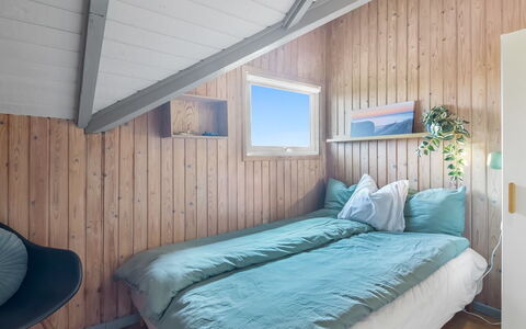 Andrina - 200M from the Sea: Camera Da Letto, Legna, Interior Design, Pavimentazione, Pavimento, Soffitto, Lenzuolo, Letto, Bedding, Biancheria