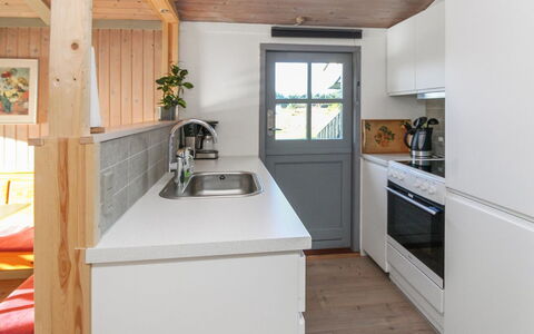 Daje - 600M from the Sea: Cucina, Pavimentazione, Legna, Interior Design, Controsoffitto, Mobilia, Elettrodomestico Da Cucina, Pavimento, Apparecchio Major, Soffitto