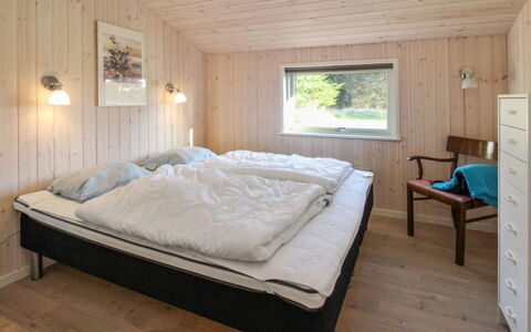 Daje - 600M from the Sea: Legna, Camera Da Letto, Letto, Soffitto, Interior Design, Lenzuolo, Telaio Del Letto, Bedding, Pavimento, Pavimentazione
