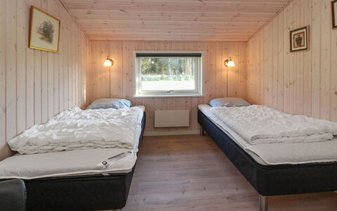Daje - 600M from the Sea: Legna, Camera Da Letto, Letto, Soffitto, Bedding, Lenzuolo, Telaio Del Letto, Latifoglie, Color Legno, Plank