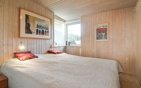 Habbo - 500M from the Sea: Camera Da Letto, Legna, Interior Design, Letto, Pavimentazione, Soffitto, Pavimento, Lenzuolo, Bedding, Camera