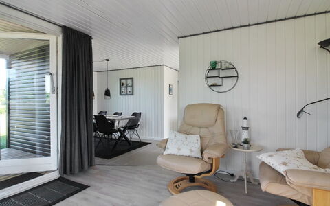 Demus - 900M from the Sea: Interior Design, Legna, Soffitto, Mobilia, Pavimentazione, Pavimento, Casa, Sedia, Soggiorno, Camera